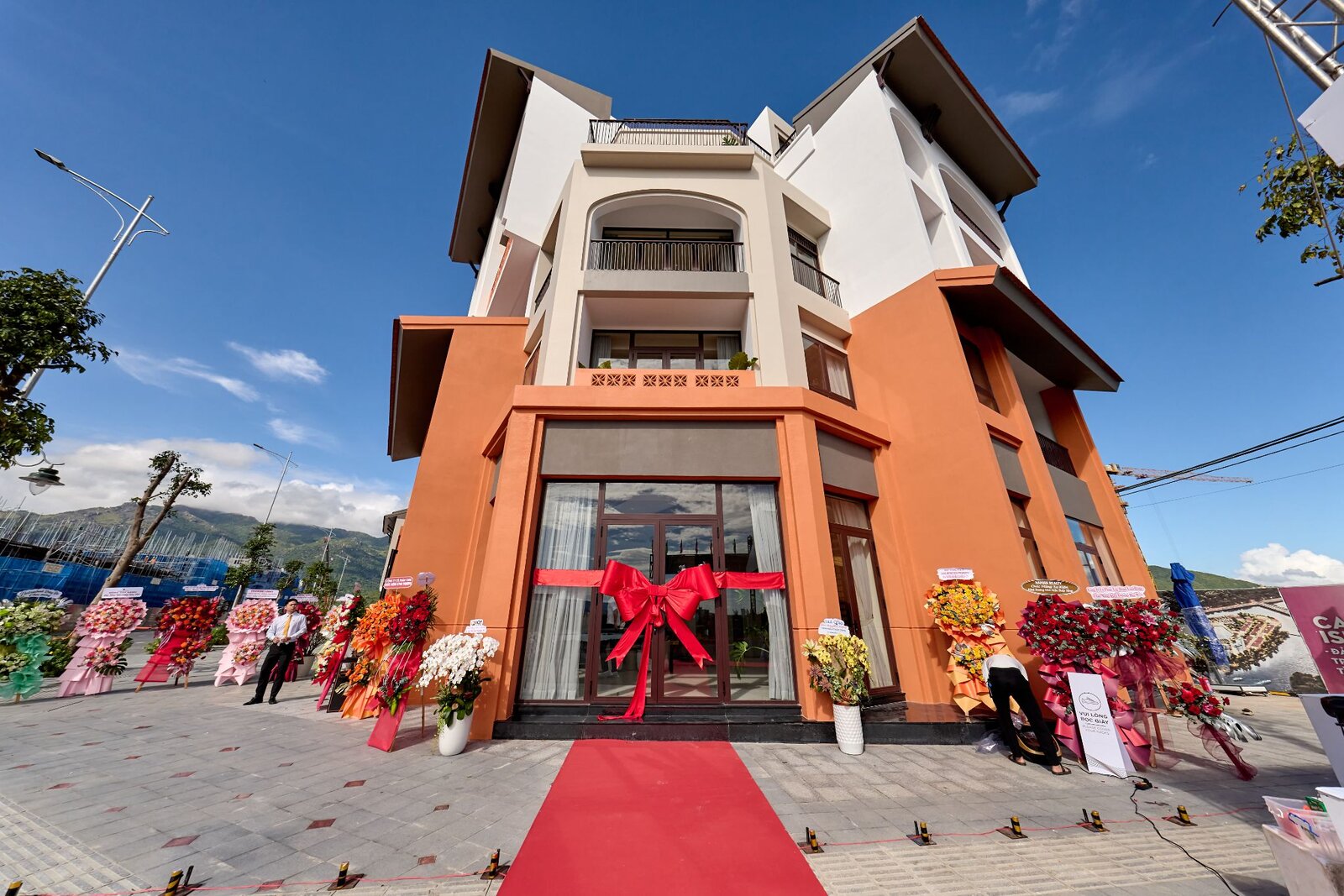 Khai trương nhà mẫu The Elite: Hàng trăm nhà đầu tư đổ về "đảo an cư" Charmora City