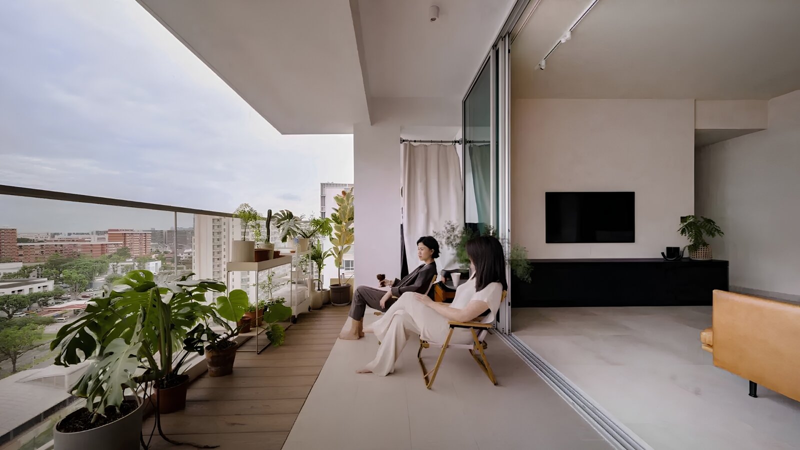 Căn hộ có ban công rộng có lợi gì trong thiết kế hiện đại